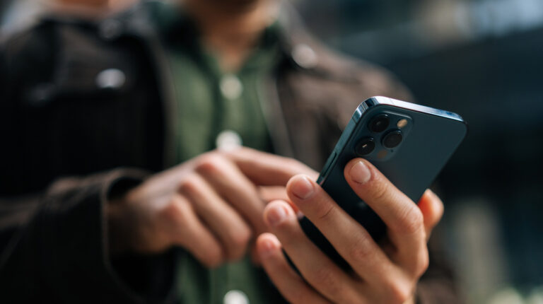 AI芯片短缺推高智能手机成本