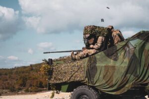 法军伞兵测试PROTEUS 20mm反无人机系统应对集群威胁