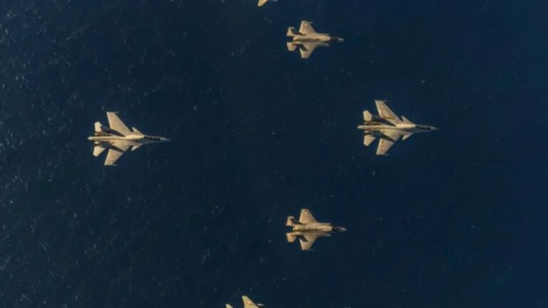 印空军苏-30MKI等机型与英海军F-35B联合演练