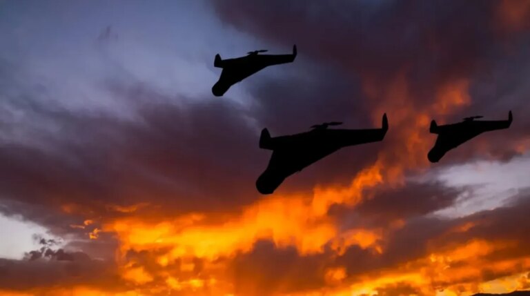 敌无人机袭击基辅，居民楼受损