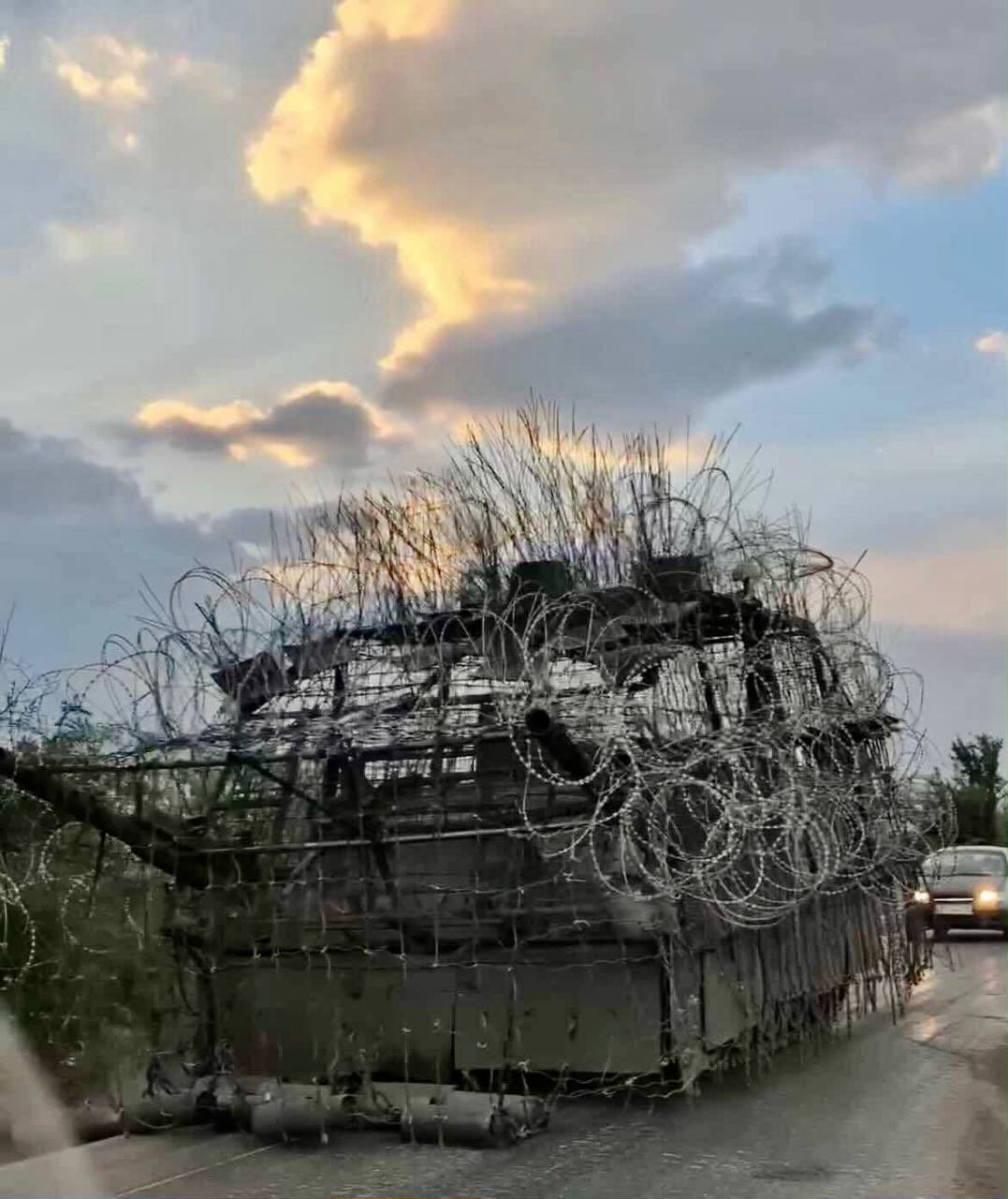 俄“乌龟坦克”突破乌防线,无人机密集攻击下仍存活过半