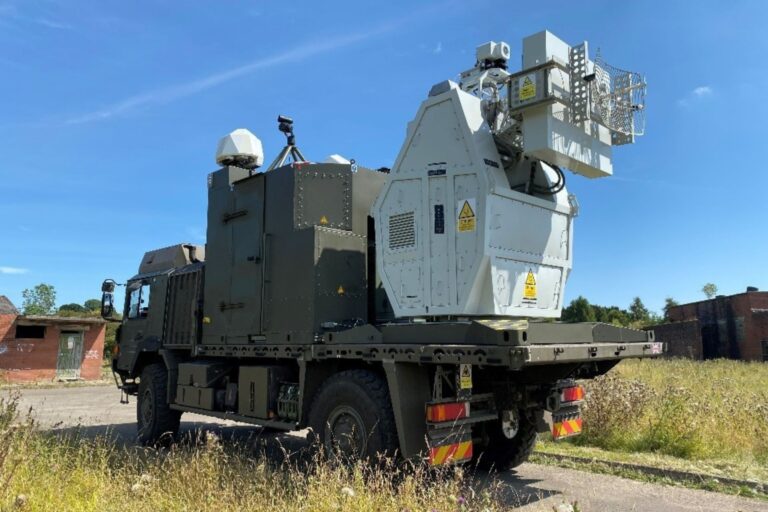 英国授权军方使用武力应对基地附近无人机威胁