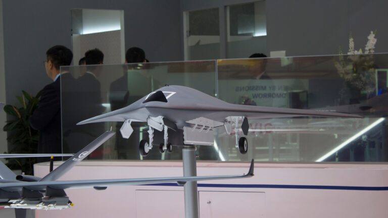 中国推出新型隐形无人机GJ-21，强化远洋作战能力