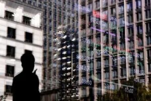 亚洲股市因AI乐观情绪上涨,投资者关注美联储决策与科技巨头财报