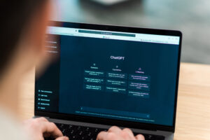 OpenAI放宽成人内容限制，引发技术与伦理新争议