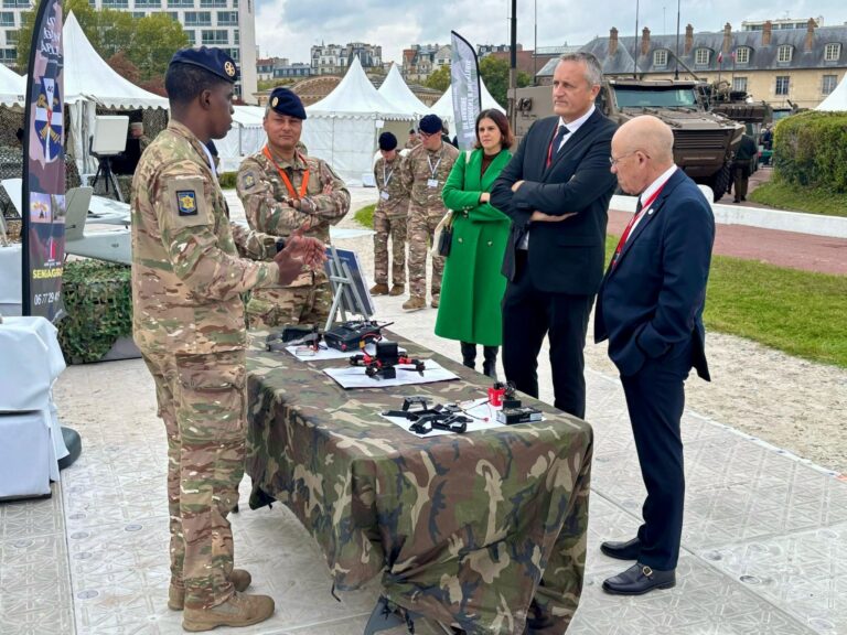 法军展示新型战术无人机，提升前线作战能力