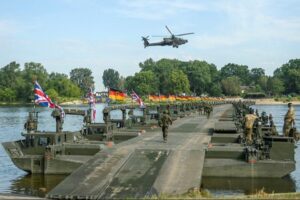 英德签署重大合同，新一代桥梁装备提升英军战场机动性