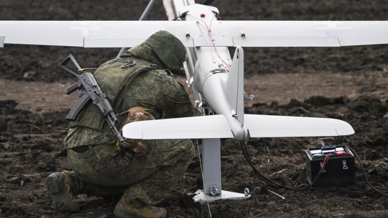 俄无人机摧毁乌防空系统及侦察无人机