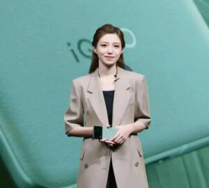 “最美产品经理”宋紫薇创业AI硬件，首款AI化妆镜曝光