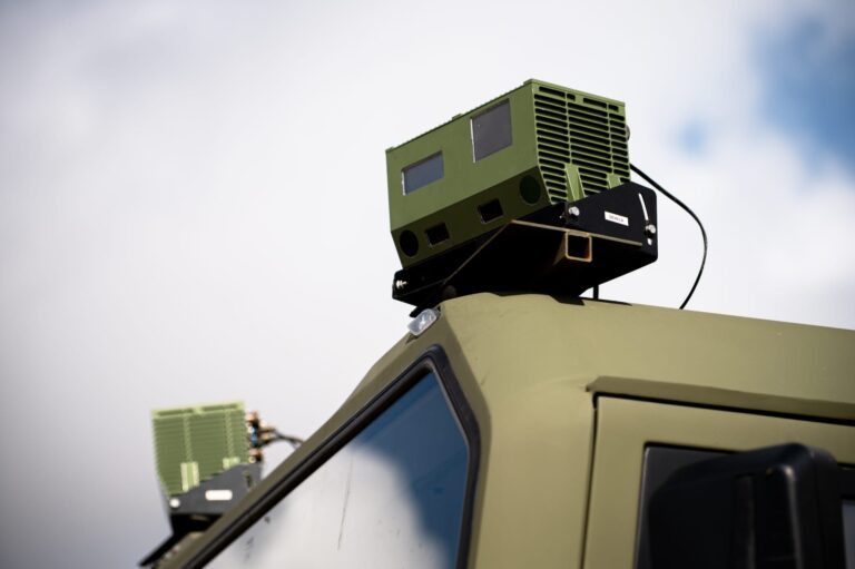 西班牙展示欧洲首个自主军事物流车队