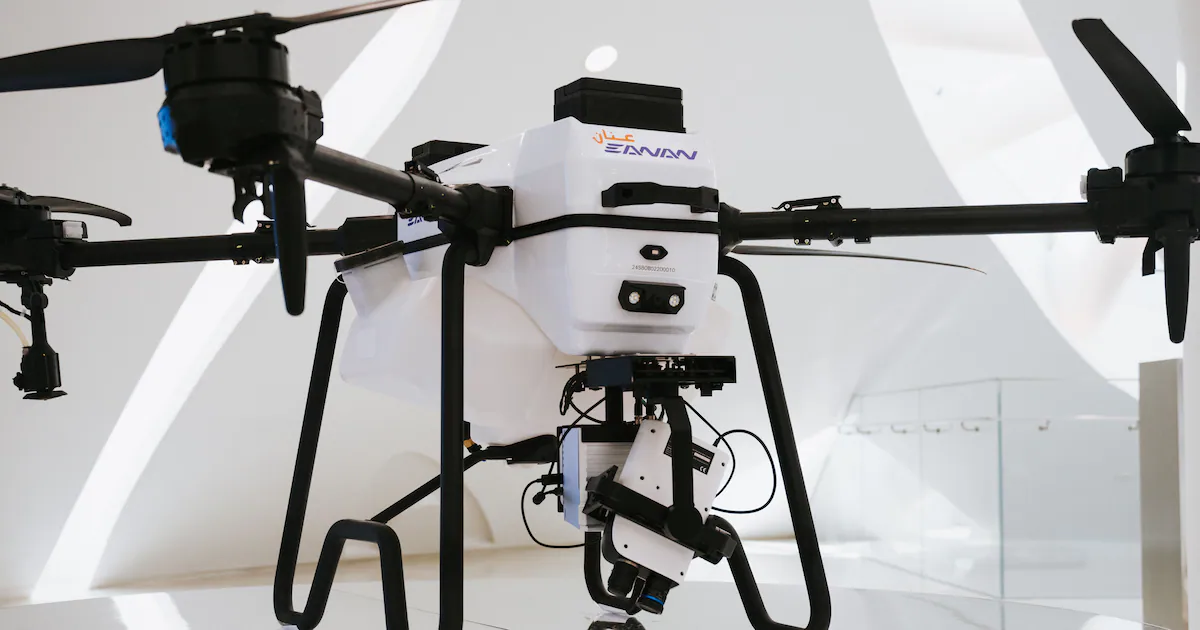 迪拜启用智能无人机监测植物健康与农田状况