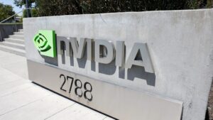 英伟达将向韩国供应26万颗最新芯片，黄仁勋参与李在镕啤酒炸鸡局