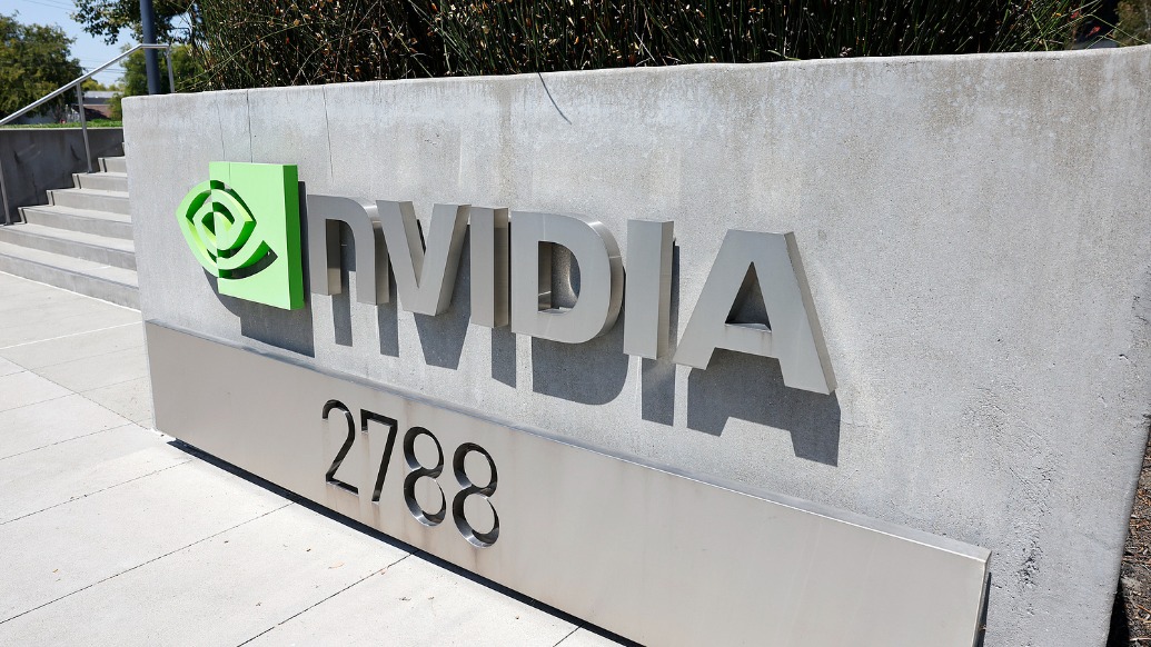 英伟达将向韩国供应26万颗最新芯片，黄仁勋参与李在镕啤酒炸鸡局