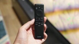 三星2025新款电视内置AI助手，对话功能升级