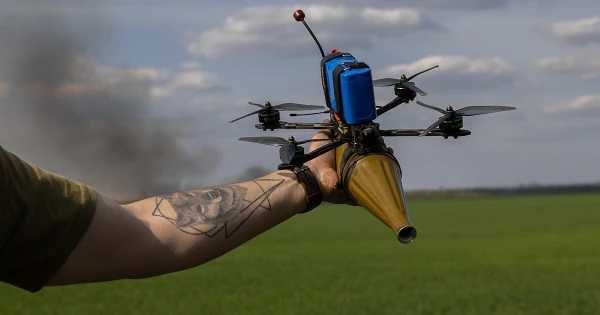 尼古拉耶夫市长展示市预算购无人机操作视频