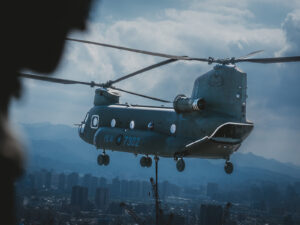 台防务部门称发现12架解放军军机进入台西南空域