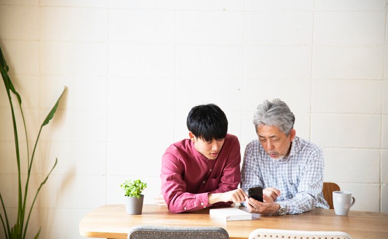 富士通开发新AI聊天机器人服务，助力日本养老金咨询