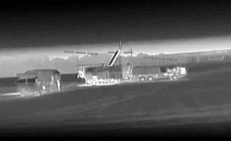 乌军夜袭克里米亚俄防空系统，摧毁S-400雷达及发电设备