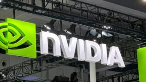 黄仁勋全球奔波“卖芯片”，英伟达市值一周暴增2.8万亿元