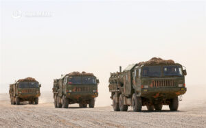 陆军防空导弹实弹演练在戈壁展开