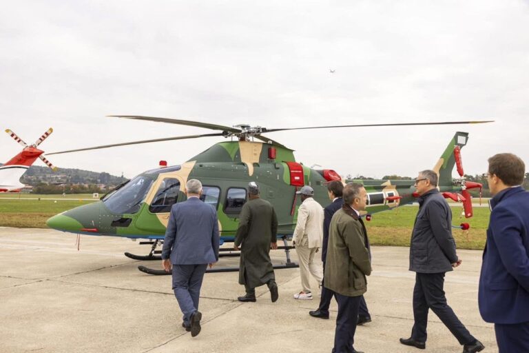 尼日利亚防长访意，视察直升机与战机生产进度