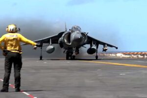 美海军陆战队AV-8B鹞式战机参加南方长矛演习