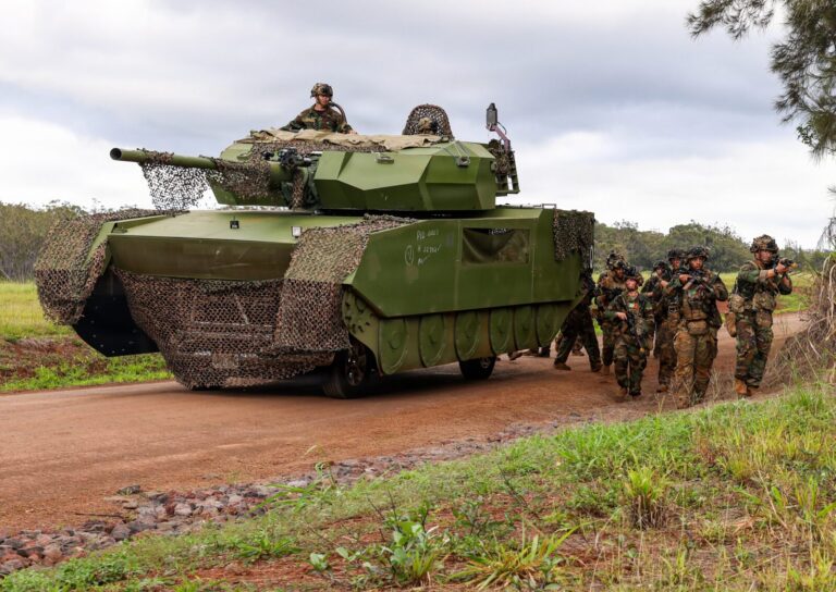美军夏威夷演习使用木制坦克模型