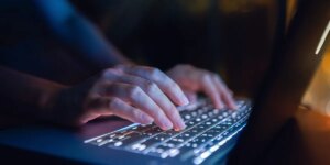 新研究揭示AI模型易受攻击，安全机制存漏洞