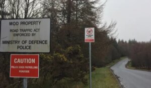 警方加强夜间巡逻，应对无人机威胁