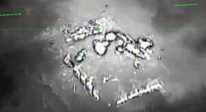 乌克兰士兵用步枪击落俄方无人机，视频曝光