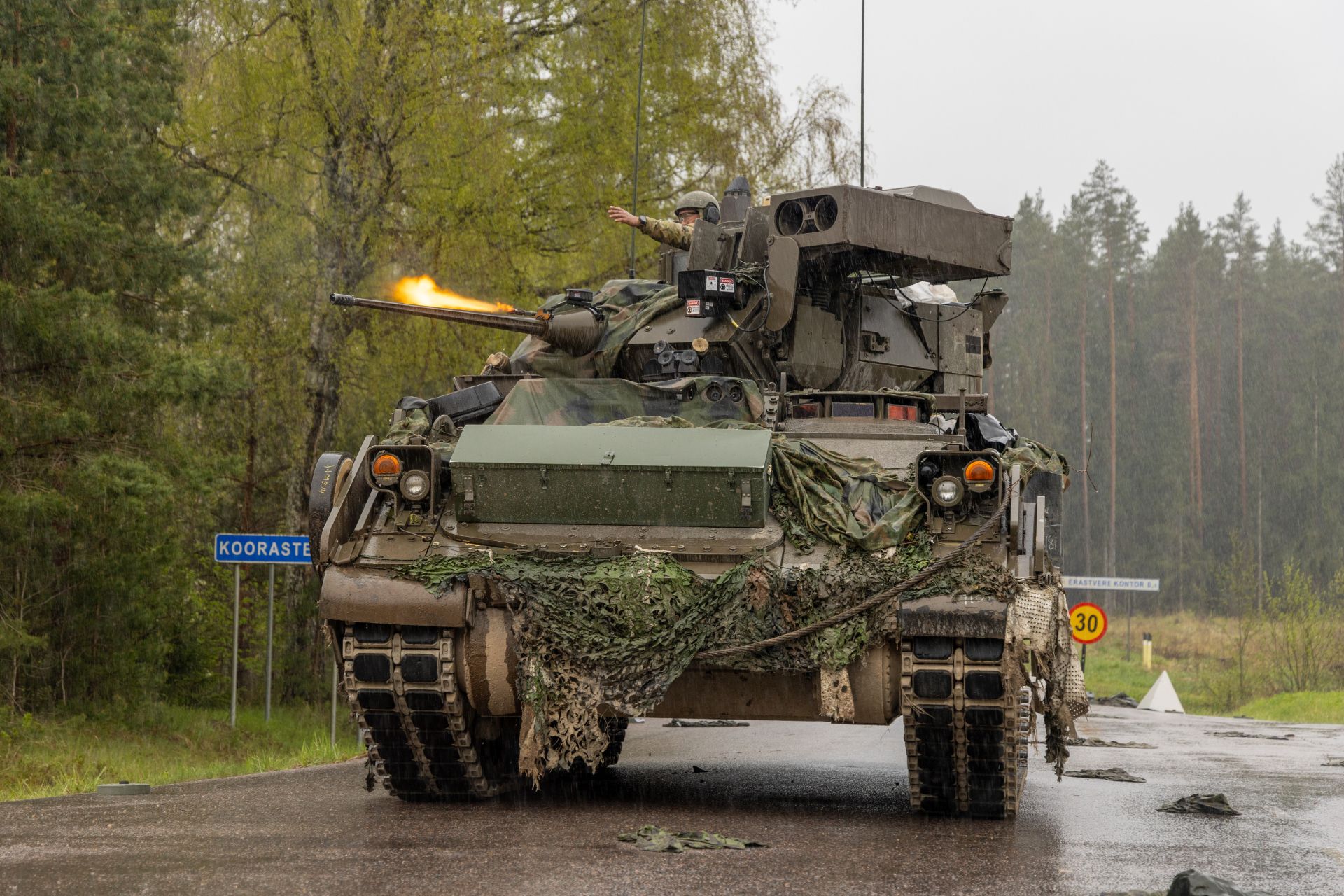 美军授予BAE系统公司3.9亿美元合同升级布拉德利战车