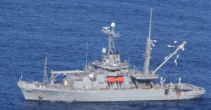 美海军启动南中国海坠机打捞行动