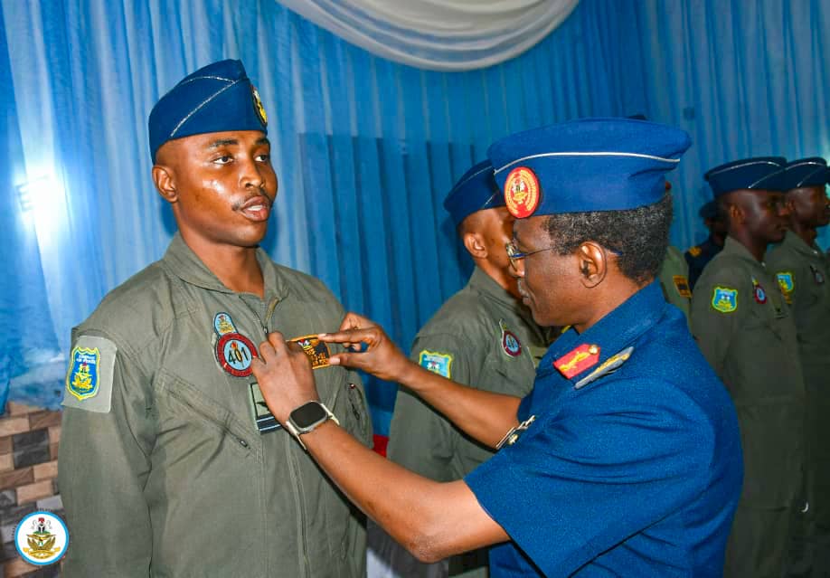 尼日利亚空军授翼九名新无人机操作员提升作战能力