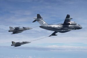 巴西新空中双雄：KC-390加油机与Gripen E战斗机联袂登场