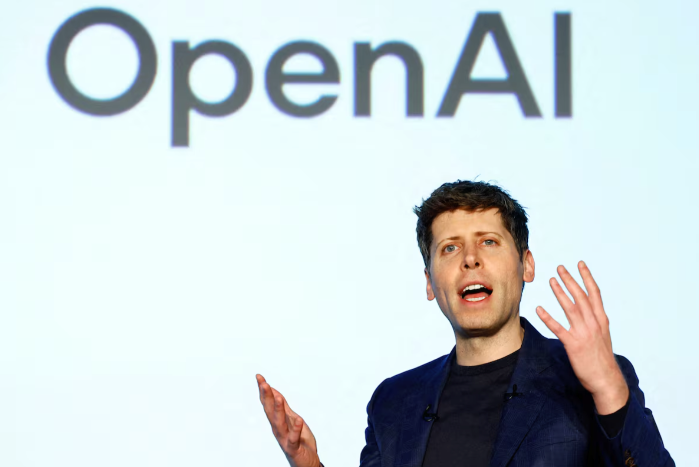 奥尔特曼驳斥 OpenAI 项目需美政府纾困，坚称数据中心投资无需纳税人买单