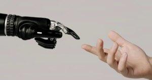 三星人形机器人展现惊人力量，轻松拉动1400公斤汽车