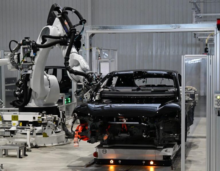 中国AI赋能先进制造，智能焊接机器人填补人力缺口