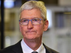 OpenAI 大举挖角苹果硬件团队，涉及多领域关键人物