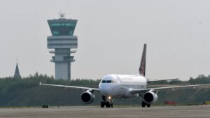 布鲁塞尔机场因无人机干扰暂停航班运营