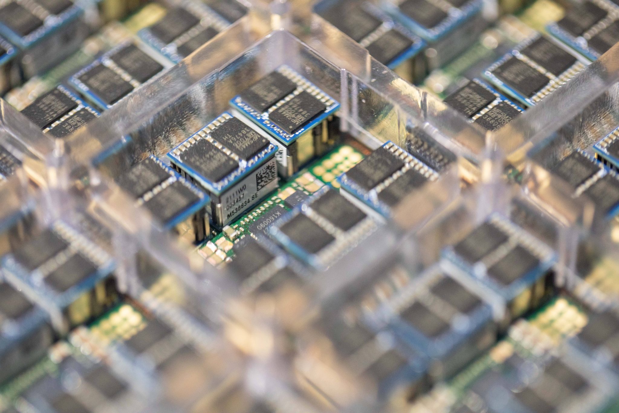 马斯克证实特斯拉AI8芯片将用于SpaceX轨道数据中心