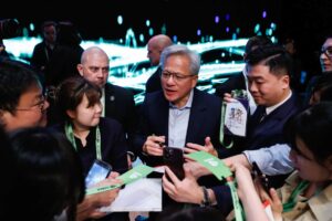 英伟达疯狂一周：市值暴增 2.8 万亿，黄仁勋出尽风头