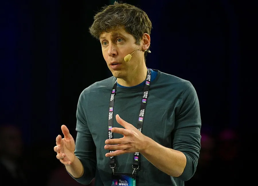 亚马逊与OpenAI达成330亿欧元云服务协议，股价创历史新高