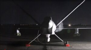 俄展示新武装无人机，配备高精度导弹