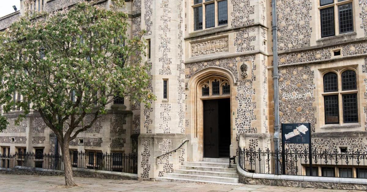 伊朗无人机袭击油轮，英国安全员丧生