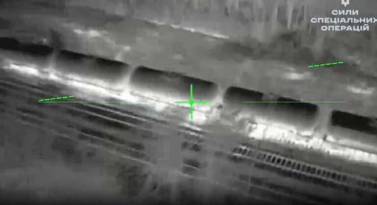 乌克兰用FP-2无人机袭击俄占卢甘斯克油库