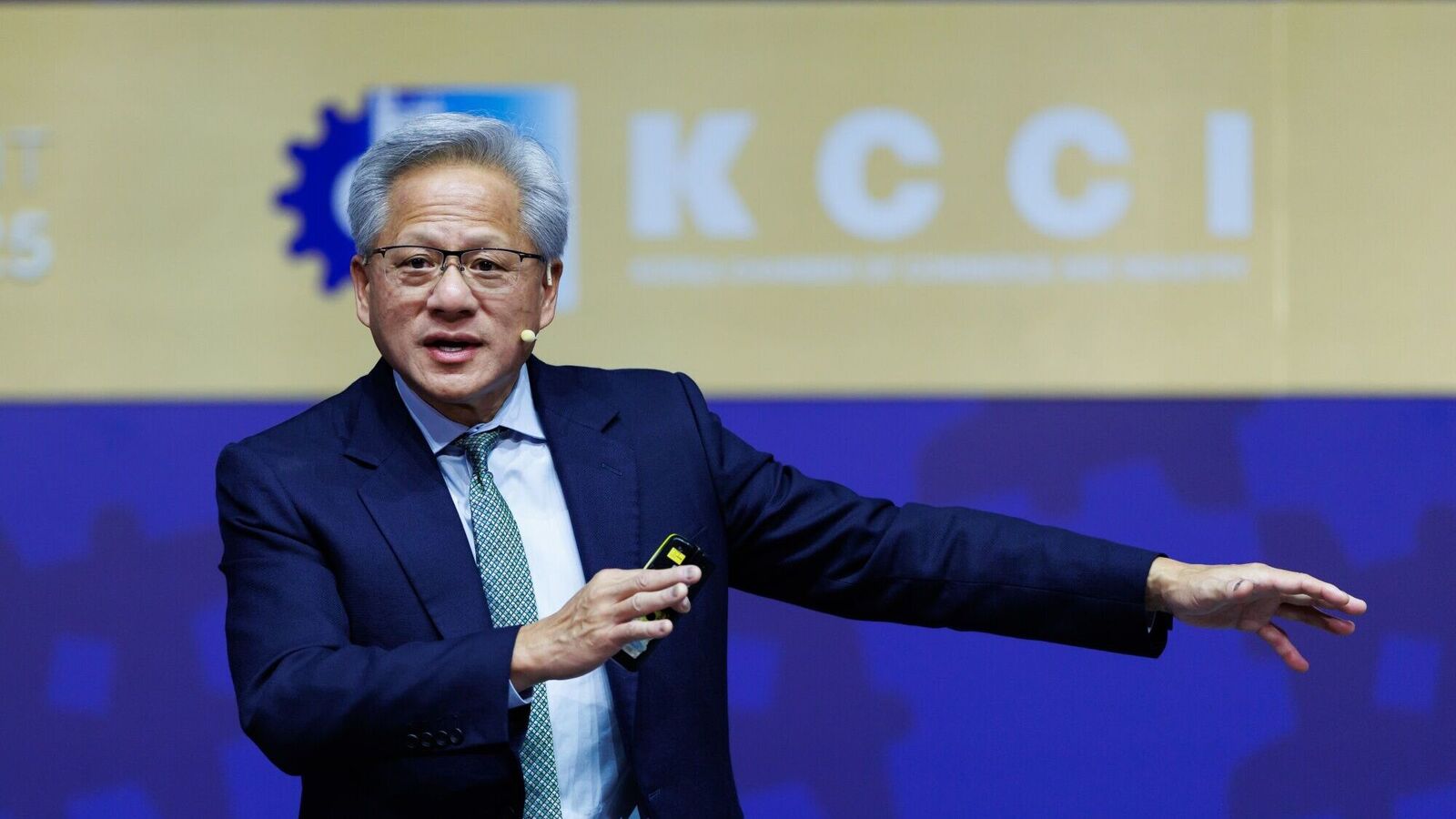 三星联手英伟达打造AI超级工厂，5万GPU引领芯片未来