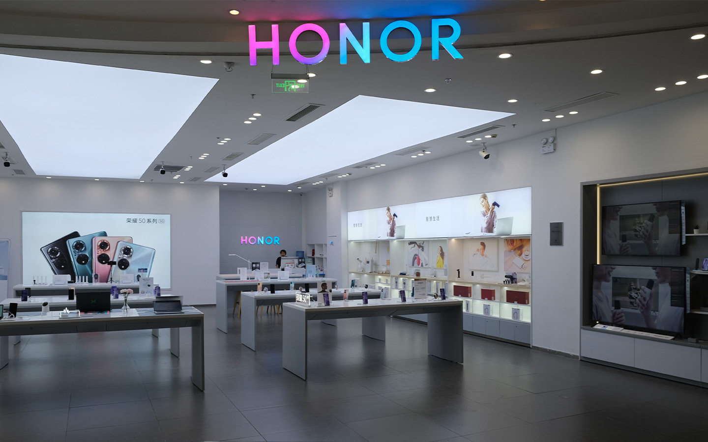 荣耀发布全球首款自进化AI操作系统MagicOS 10