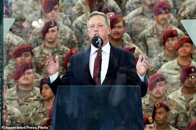 美陆军高官访乌，助力和平谈判与无人机合作