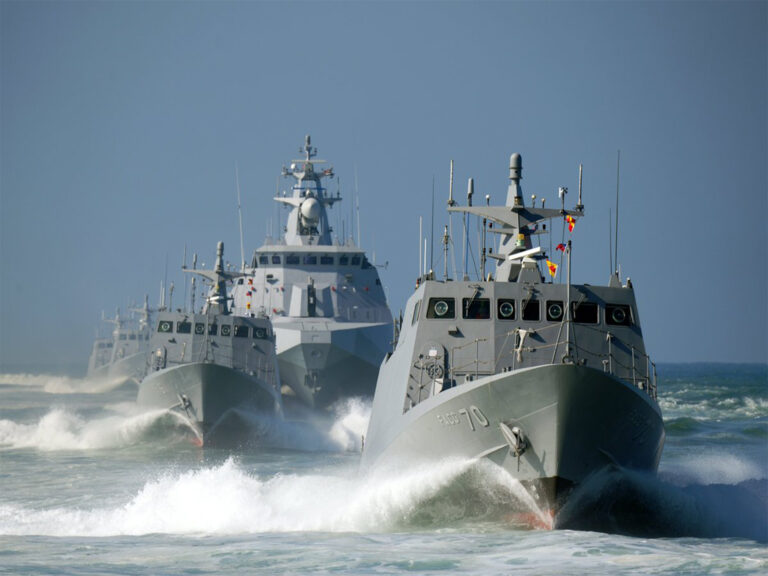 台防务部门通报：解放军军机舰活动频繁，多架次越过中线进入ADIZ