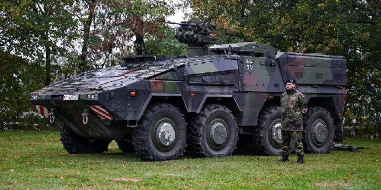 德国防长称军役改革法案将于明年生效